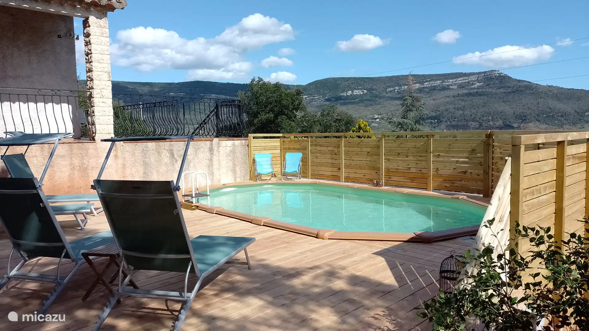 Piscine et terrasse