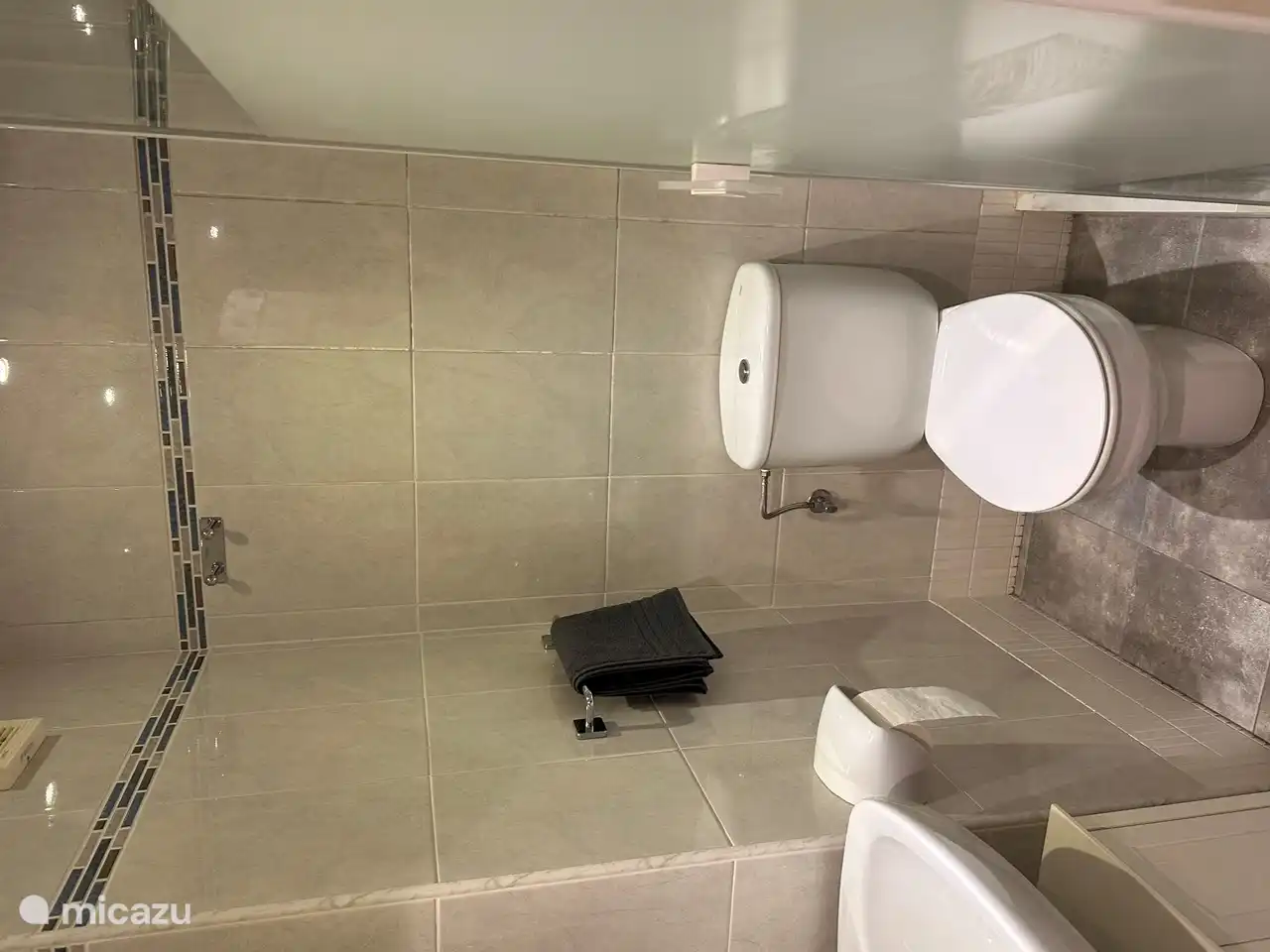 Badezimmer 1 mit Regendusche