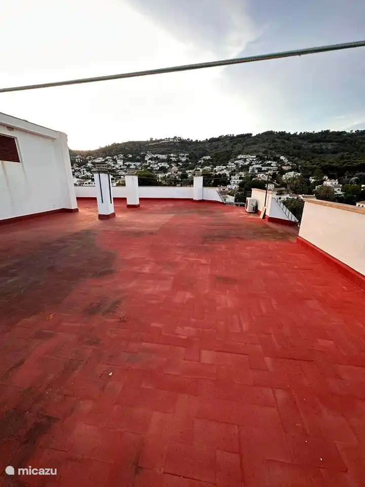 Große Gemeinschaftsdachterrasse