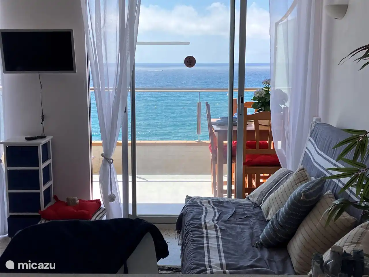 Petit déjeuner, déjeuner et dîner en terrasse