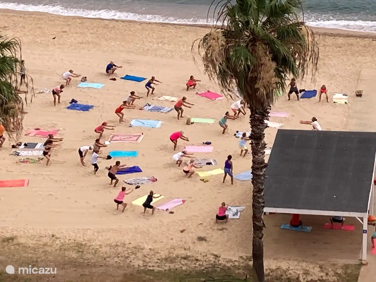 Yoga devant la porte tous les matins 9h