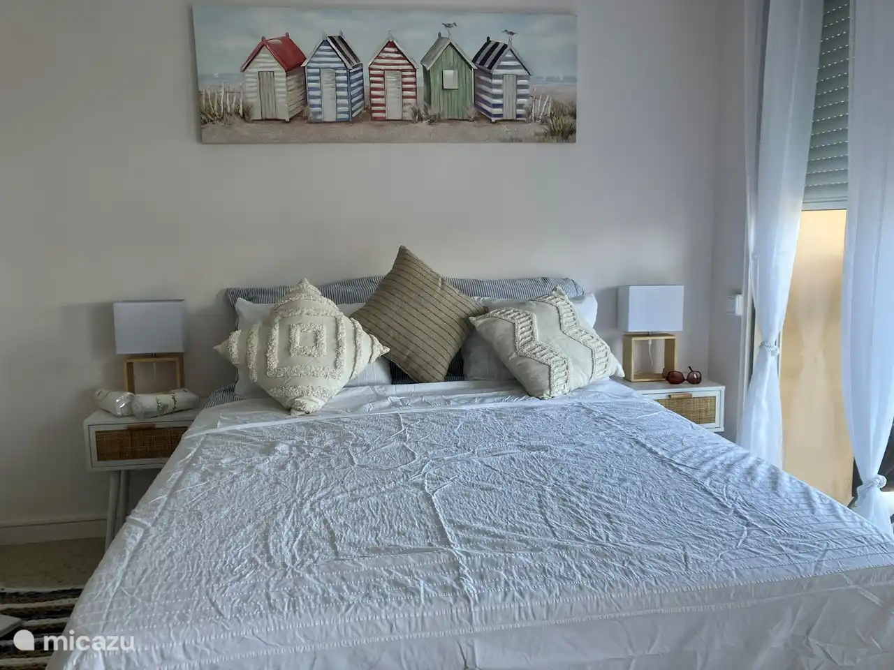 lit avec vue sur la mer méditerranée