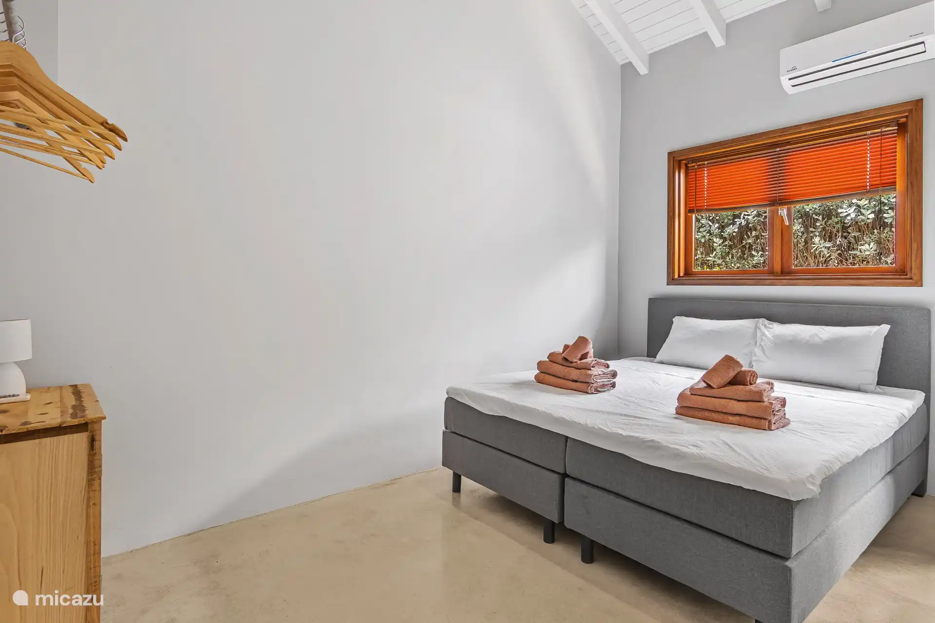 Schlafzimmer 2 mit Queensize-Bett