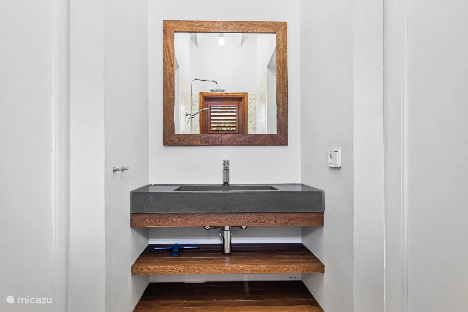 Gemeinschaftsbad mit 2 Schlafzimmern