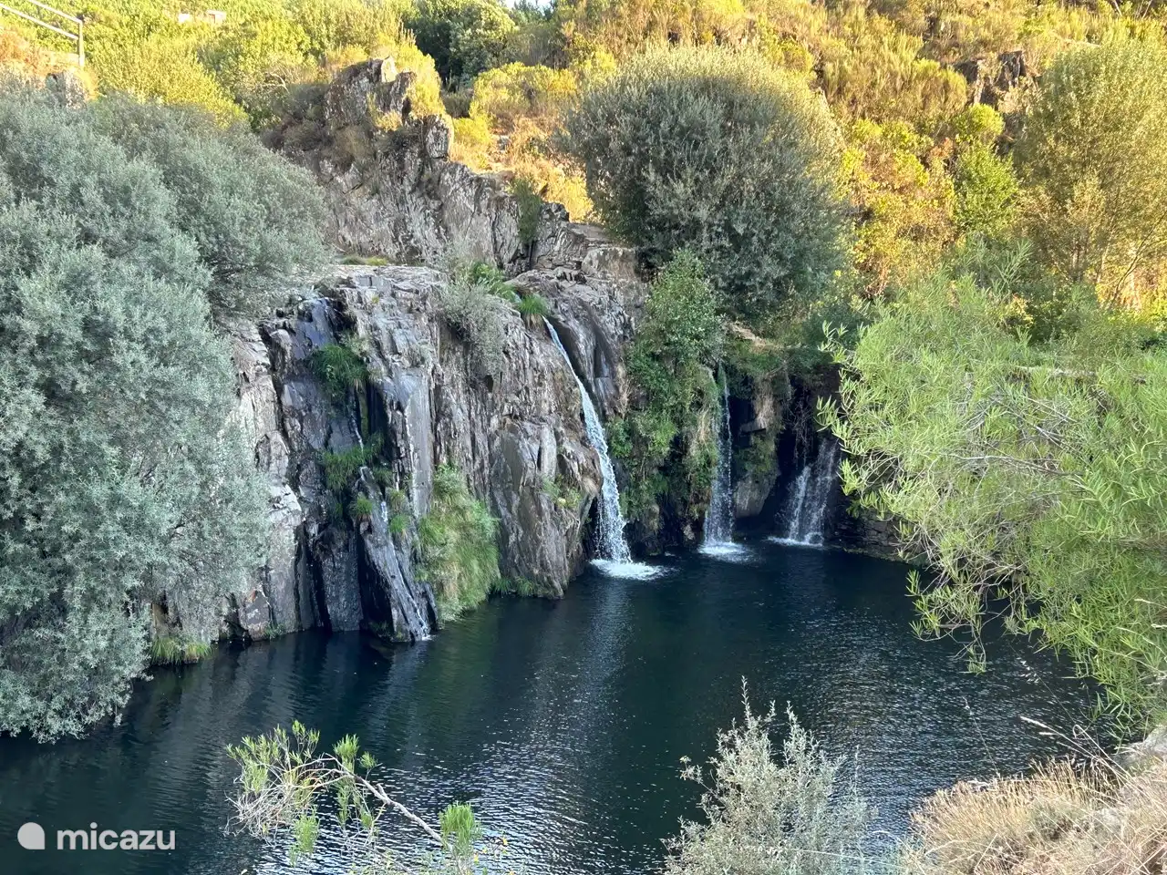 Hay muchas más fotos para mostrar con cascadas, pero no haremos eso.