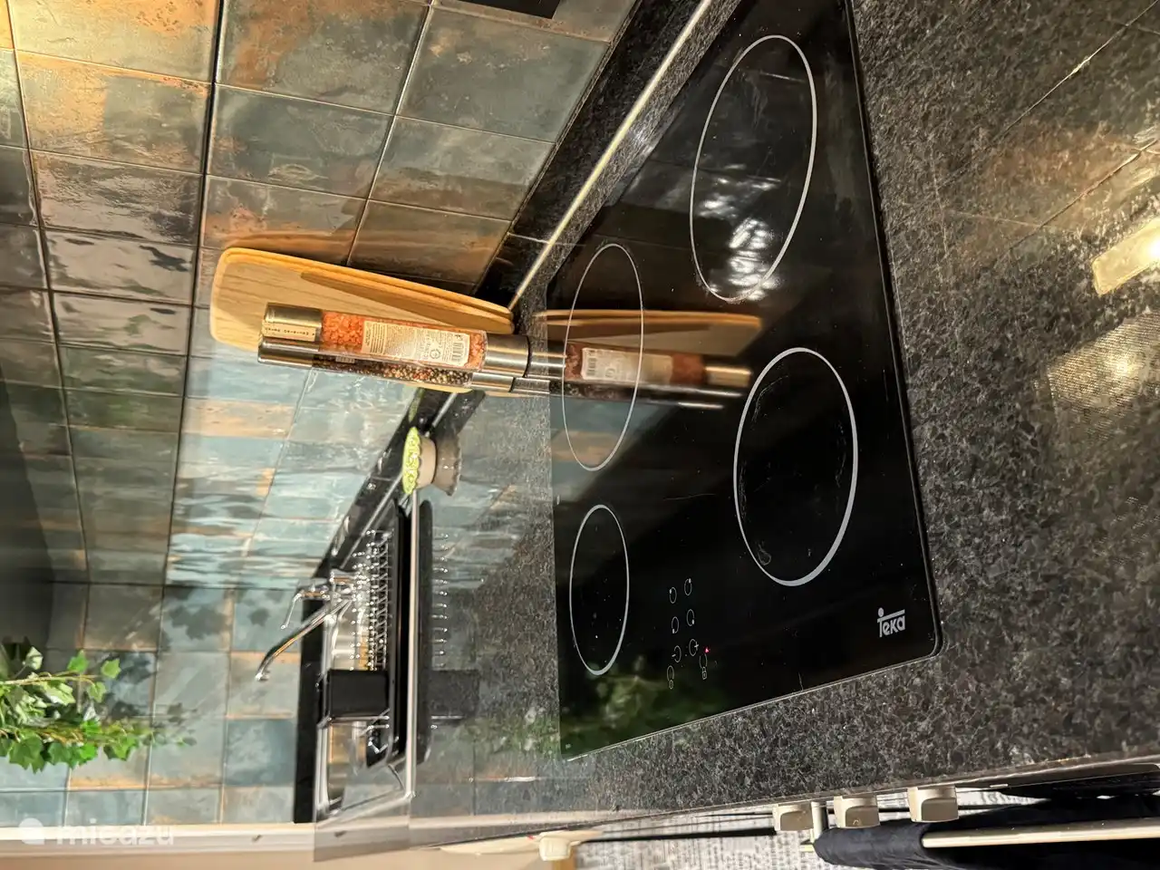 La cocina está totalmente equipada.