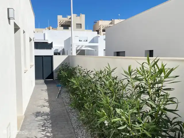 Location de Vacances Espagne, Costa Cálida, Mazarrón, villa - Casa Demi Adore L'entrée, chemin latéral à la route