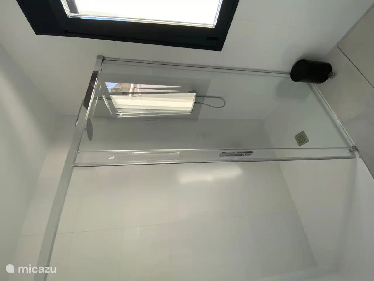 Begehbare Dusche mit WC im Schlafzimmer 2