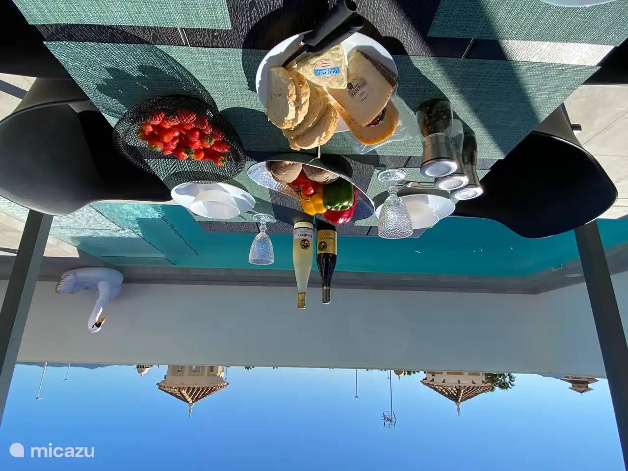 Genießen Sie langes Essen auf der Terrasse.