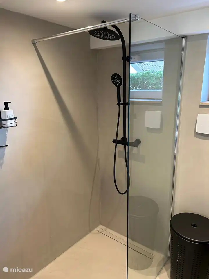 Wunderschöne Regendusche mit 2 Duschköpfen zur Auswahl