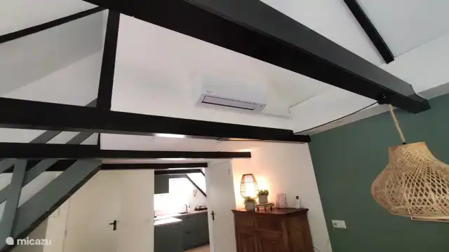 Kühlung im Sommer und Heizung im Winter. Kann für den gesamten Bungalow genutzt werden.