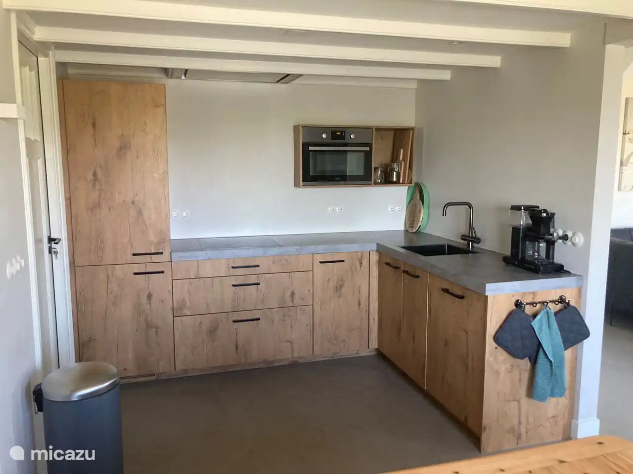 Modern kitchen with quooker, dishwasher and oven.