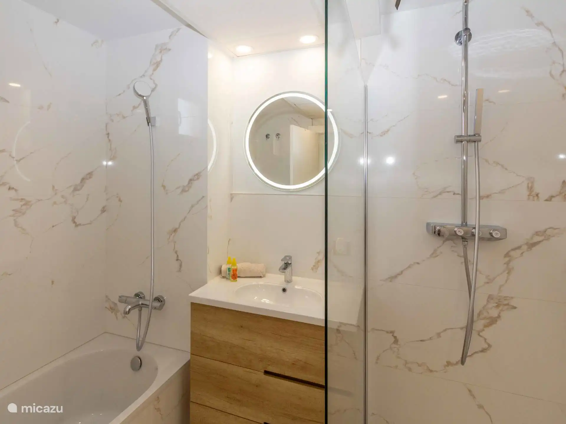 Puig Campana - Badkamer 1