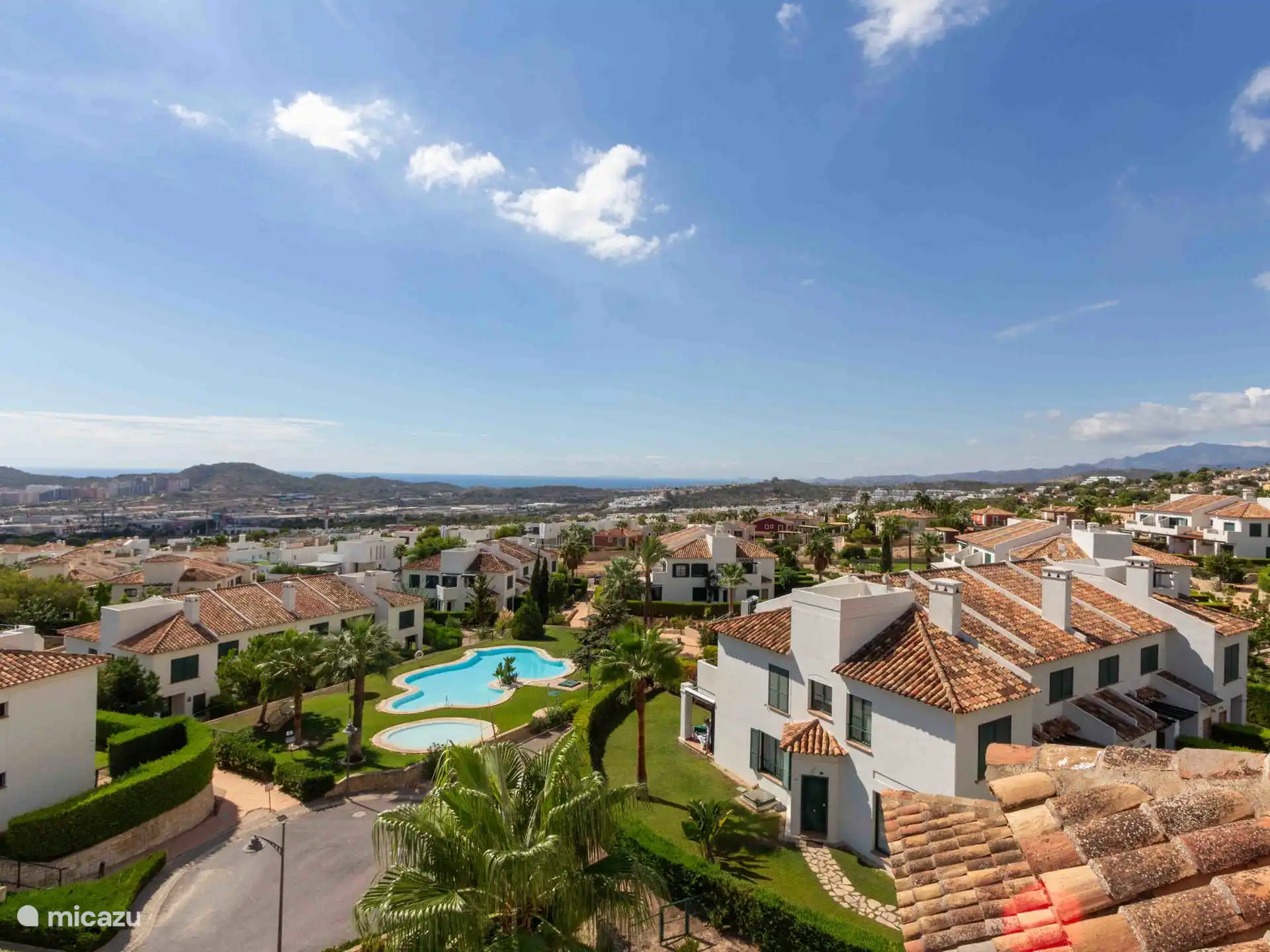 Puig Campana - Panoramisch uitzicht over de lagunevormige zwembaden