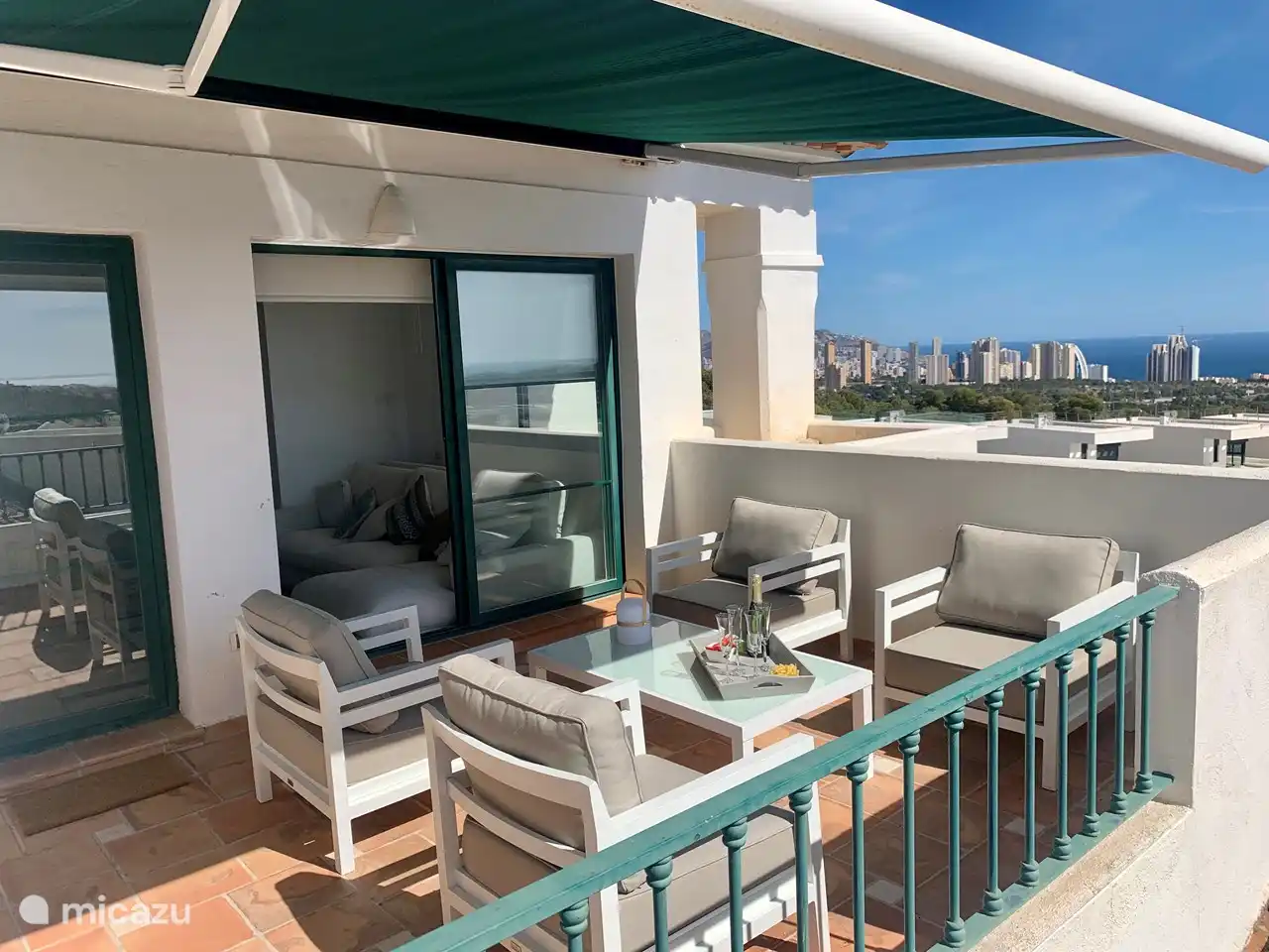 Casa Puig Campana - terraza con vistas a Benidorm