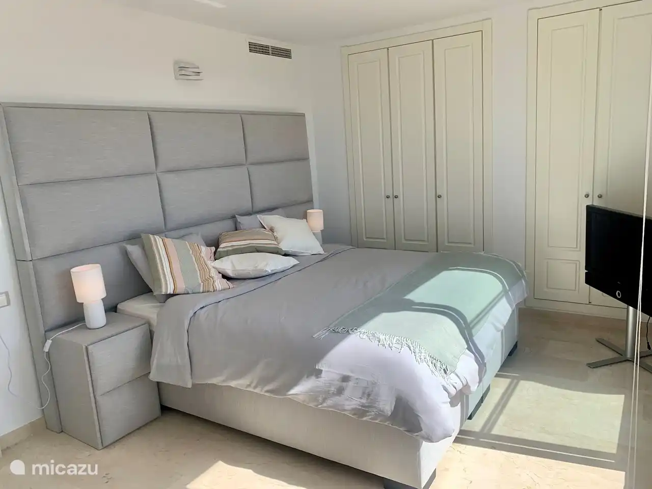 Casa Puig Campana - Dormitorio principal con terraza