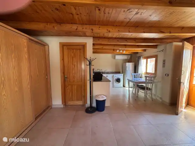 Voir Villa Appartements 2pers chalet | Égypte, Mer Rouge , Hurghada - chalet Cuisine et porte de la salle de bain
