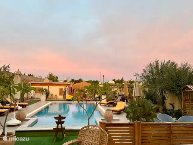 Voir Villa Appartements 2pers chalet | Égypte, Mer Rouge , Hurghada - chalet Conte de fées au coucher du soleil