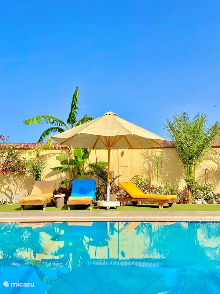 Comfortable ligbedden met dikke kussens.