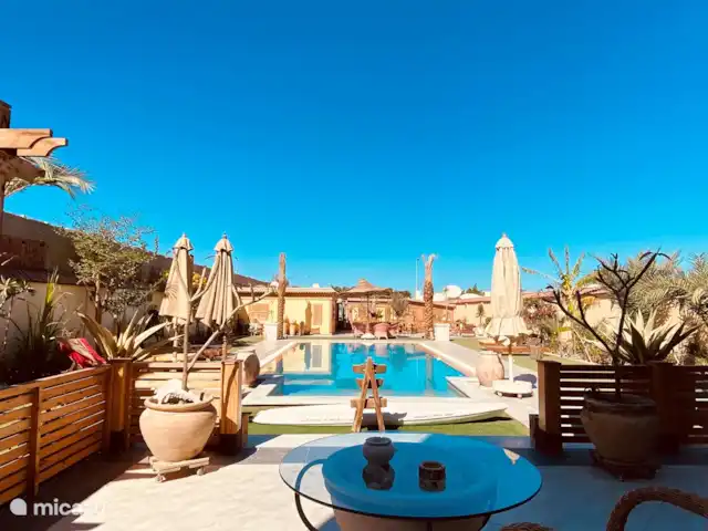 Voir Villa Appartements 2pers chalet | Égypte, Mer Rouge , Hurghada - chalet Jardin avec la piscine et les chalets en arrière-plan