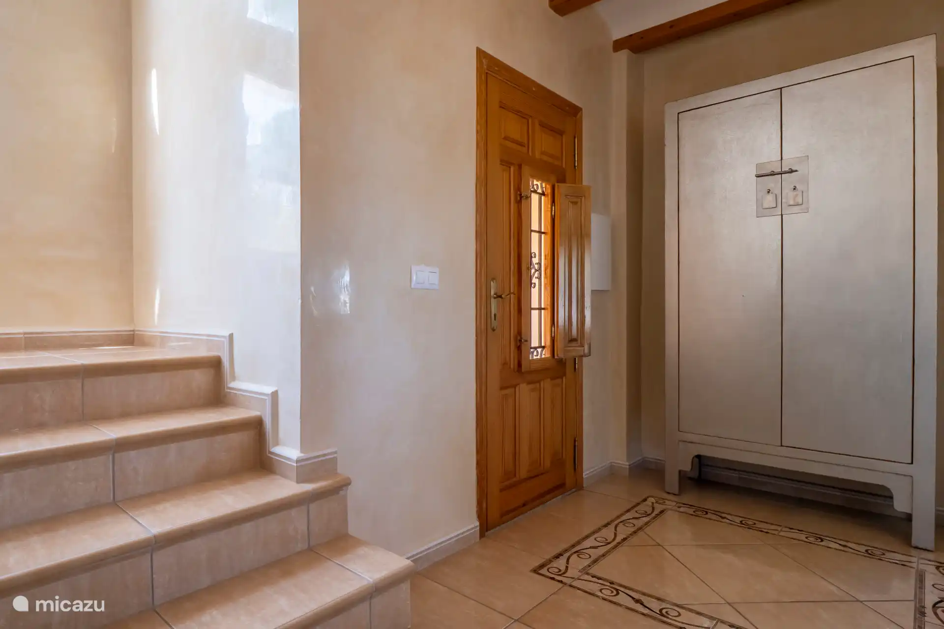 The entrance to Villa Margaret, the entrance hall.