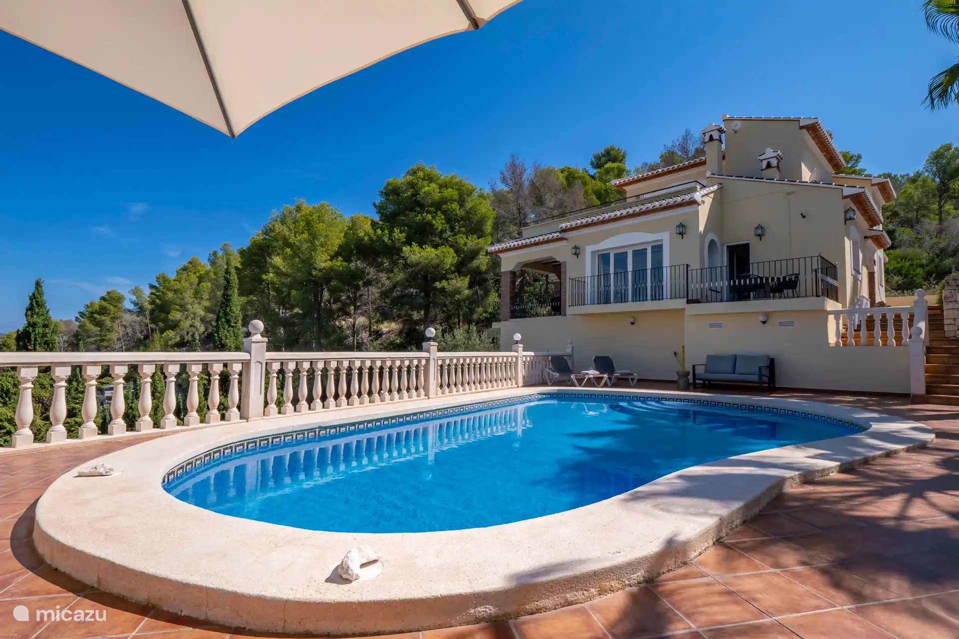Parasol and plenty of seating and lounging