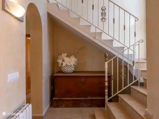 Villa Marguerite | Espagne, Costa Blanca, Jávea - villa L’escalier menant à la 3ème chambre, à la 2ème salle de bain et à la terrasse sur le toit