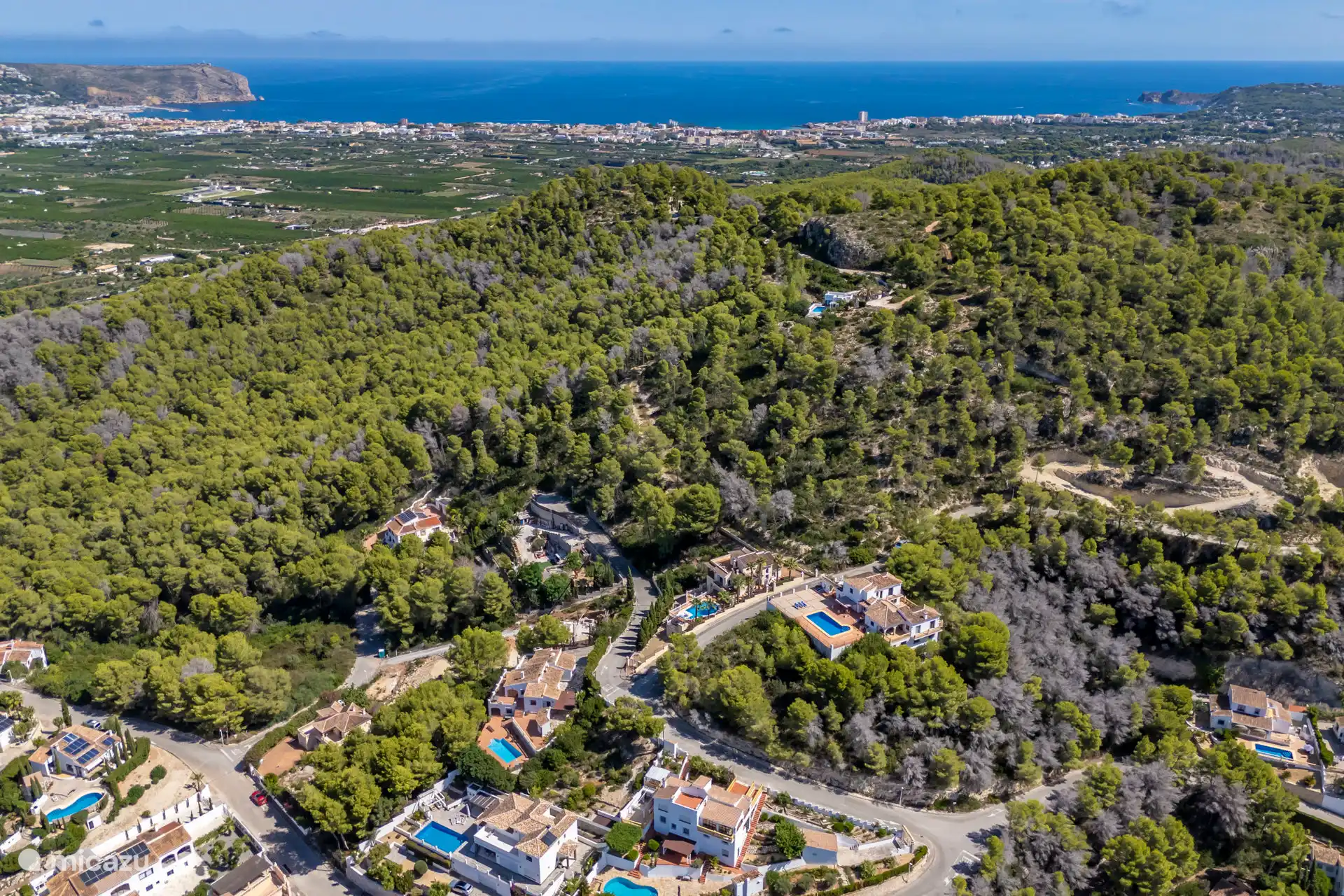 With a drone you can show how green the area is and how close Javea is with its beautiful beaches and nice authentic center.