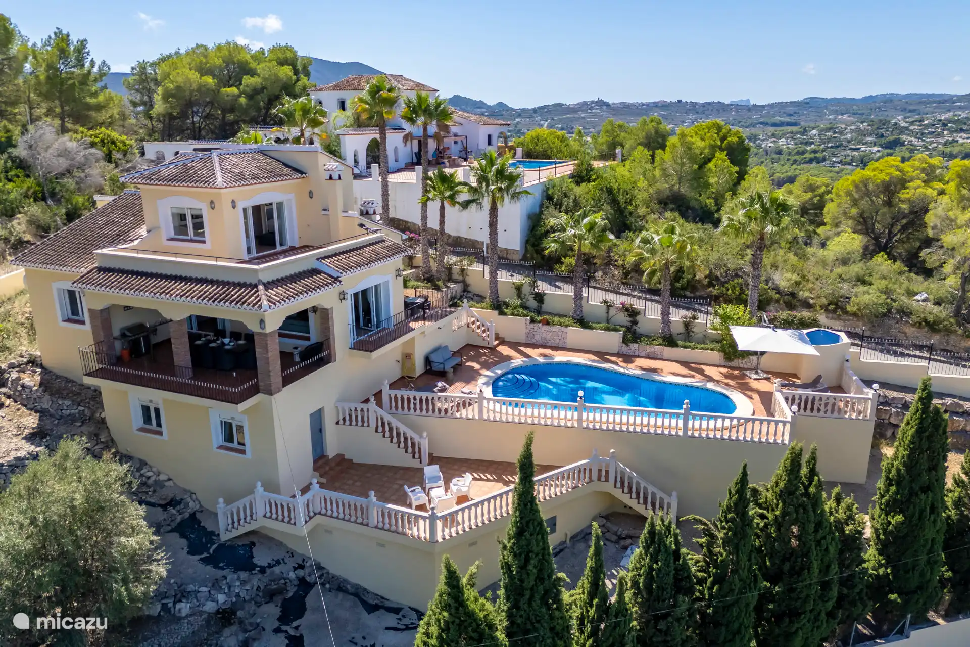 Side view of Villa Margaret. Several terraces with always a shady spot somewhere.