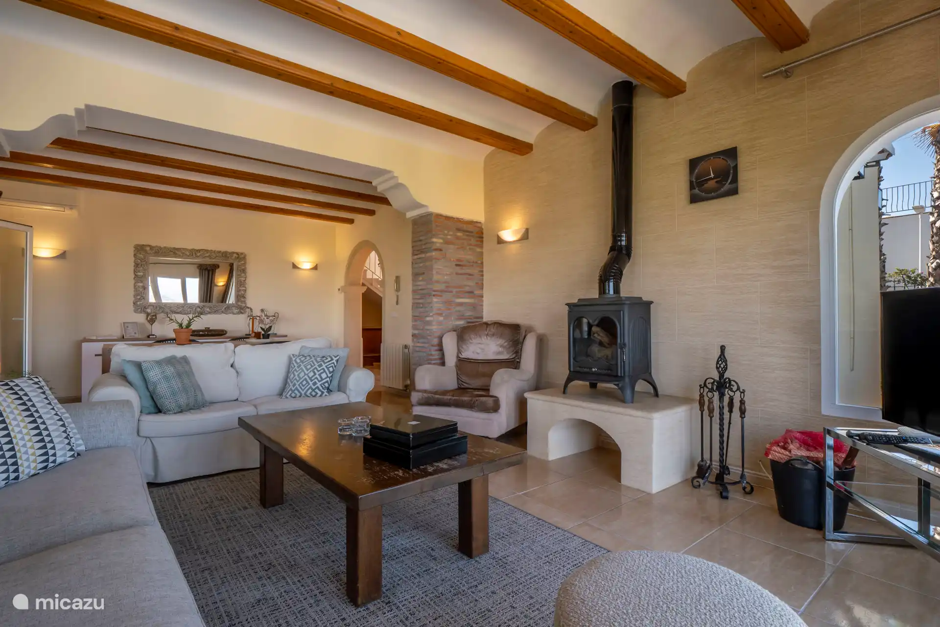 A nice house in the summer and winter months. With air conditioning and heater.