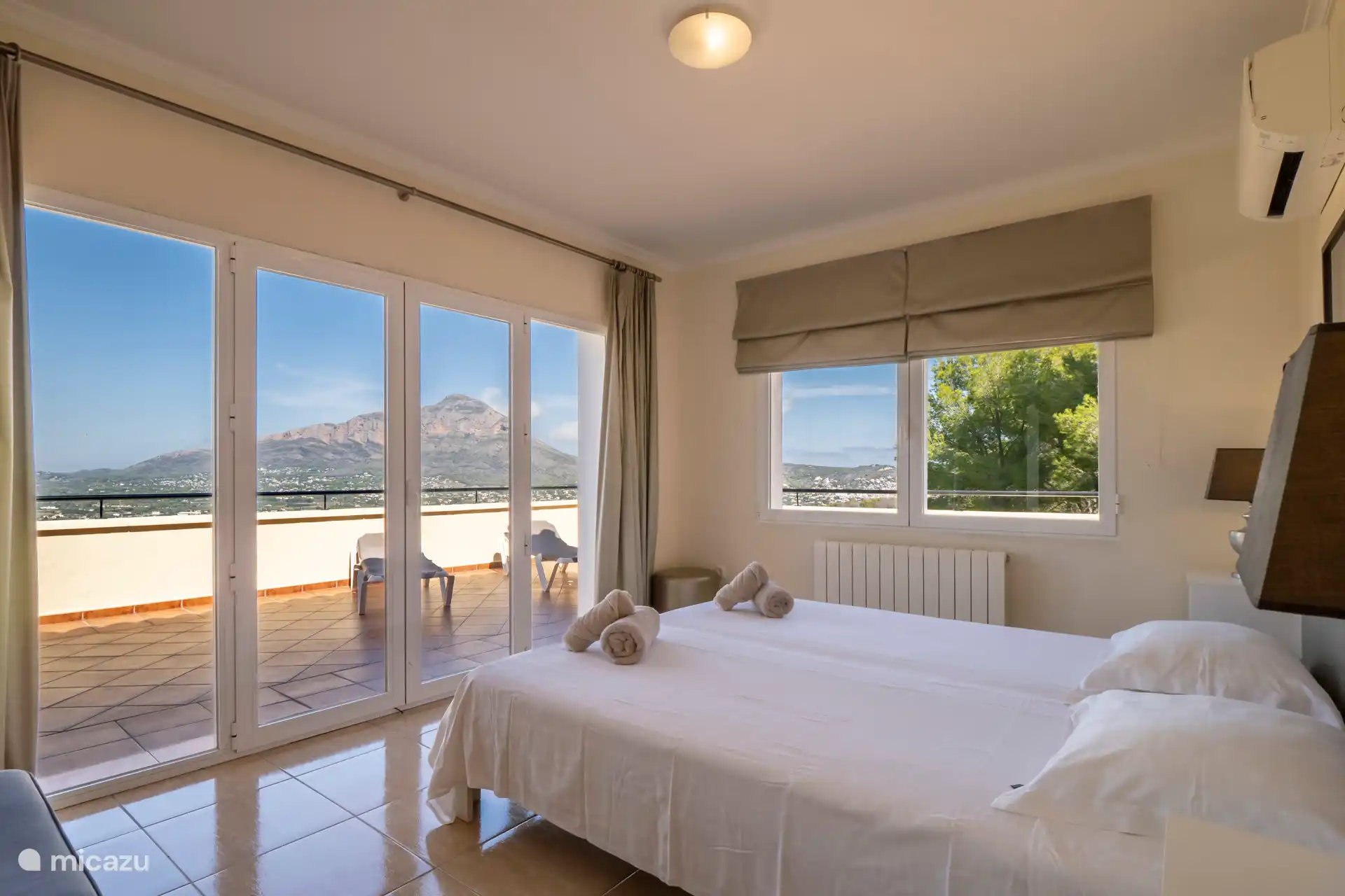 Bedroom 3 with good beds, air conditioning and access to the roof terrace with beautiful panoramic views.
