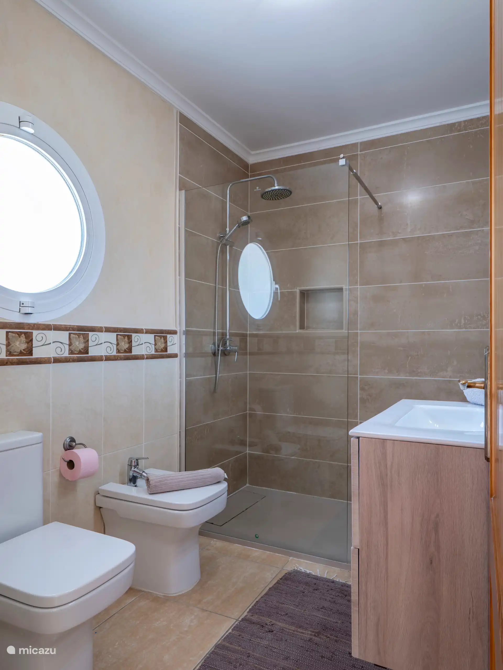 Bathroom 2 with shower and toilet