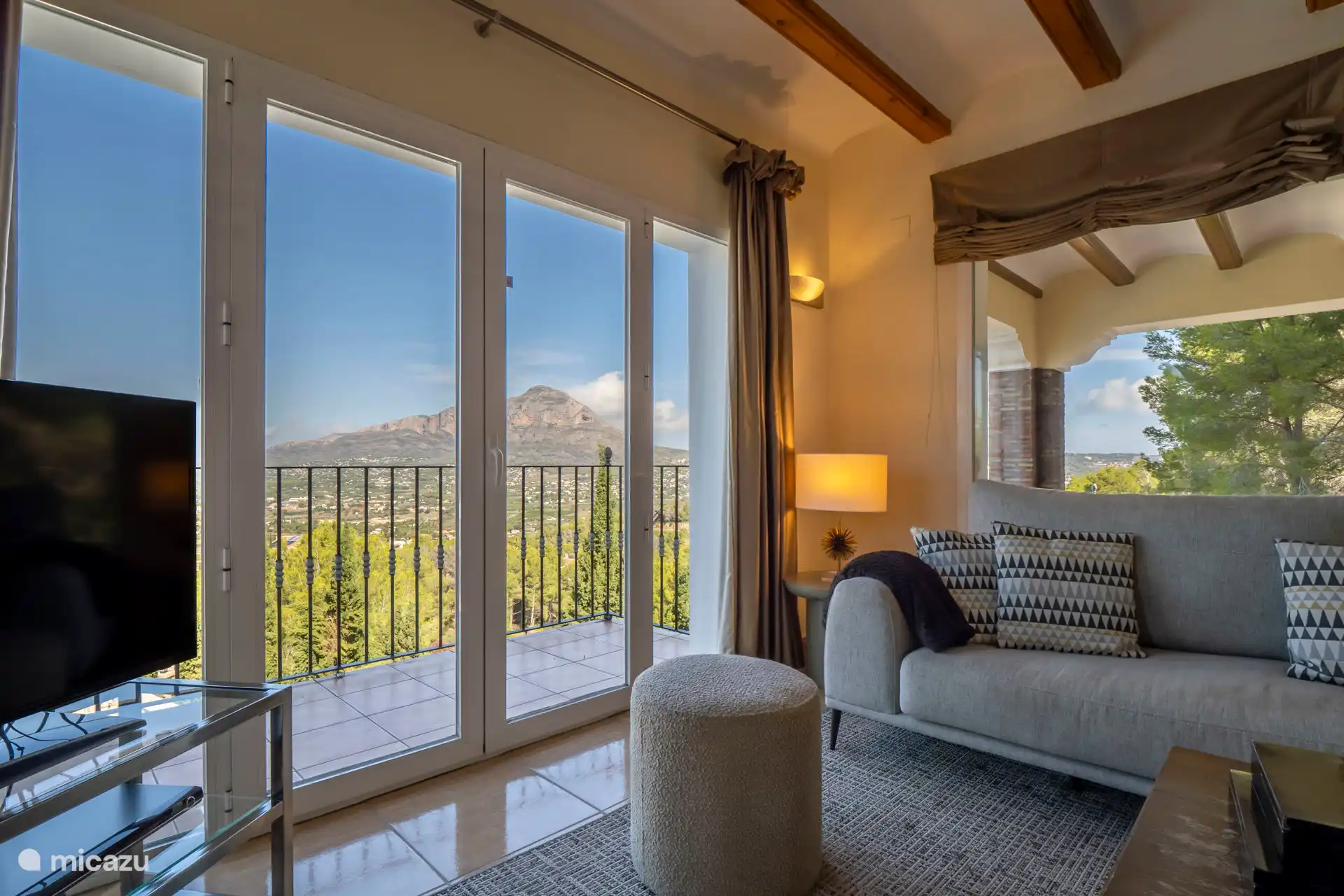 A top house in summer and winter with many windows so you can always enjoy the view