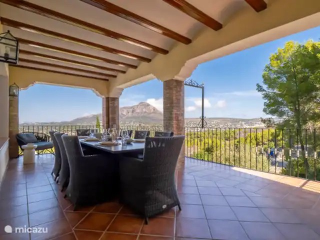 Villa Marguerite | Espagne, Costa Blanca, Jávea - villa Lieu idéal directement accessible depuis le salon. Ici, vous pouvez dîner pendant des heures sous la belle canopée.