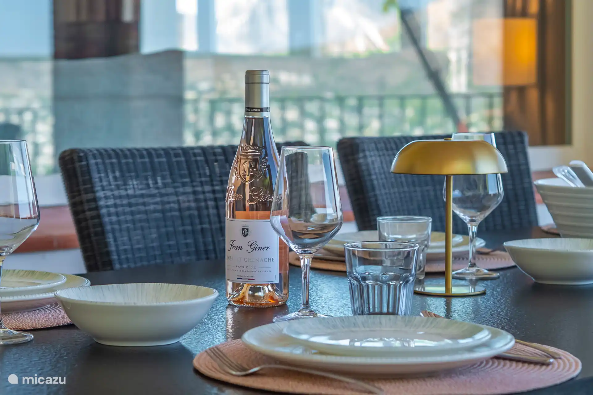 Sufficient and beautiful crockery, just as it should be for a villa like Margaret.