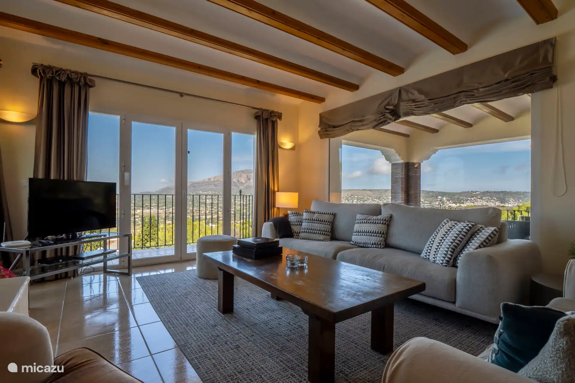 Very comfortable living room. Everyone always feels very much at home here.