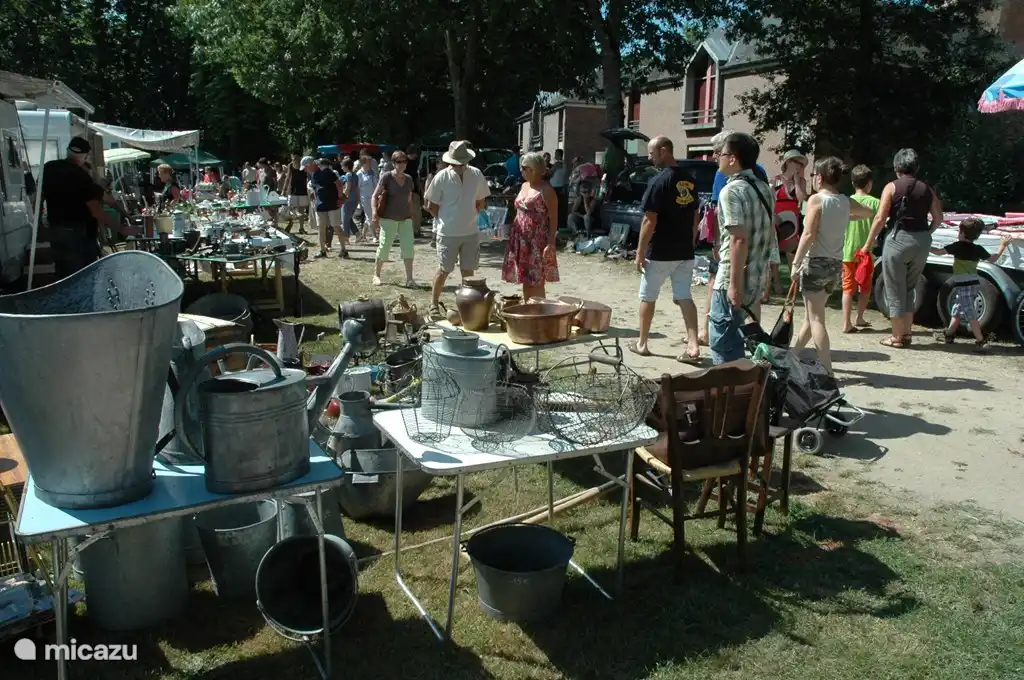 Muchos brocantes acogedores con algo para todos…..