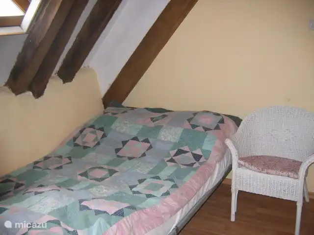 Dormitorio con placard.