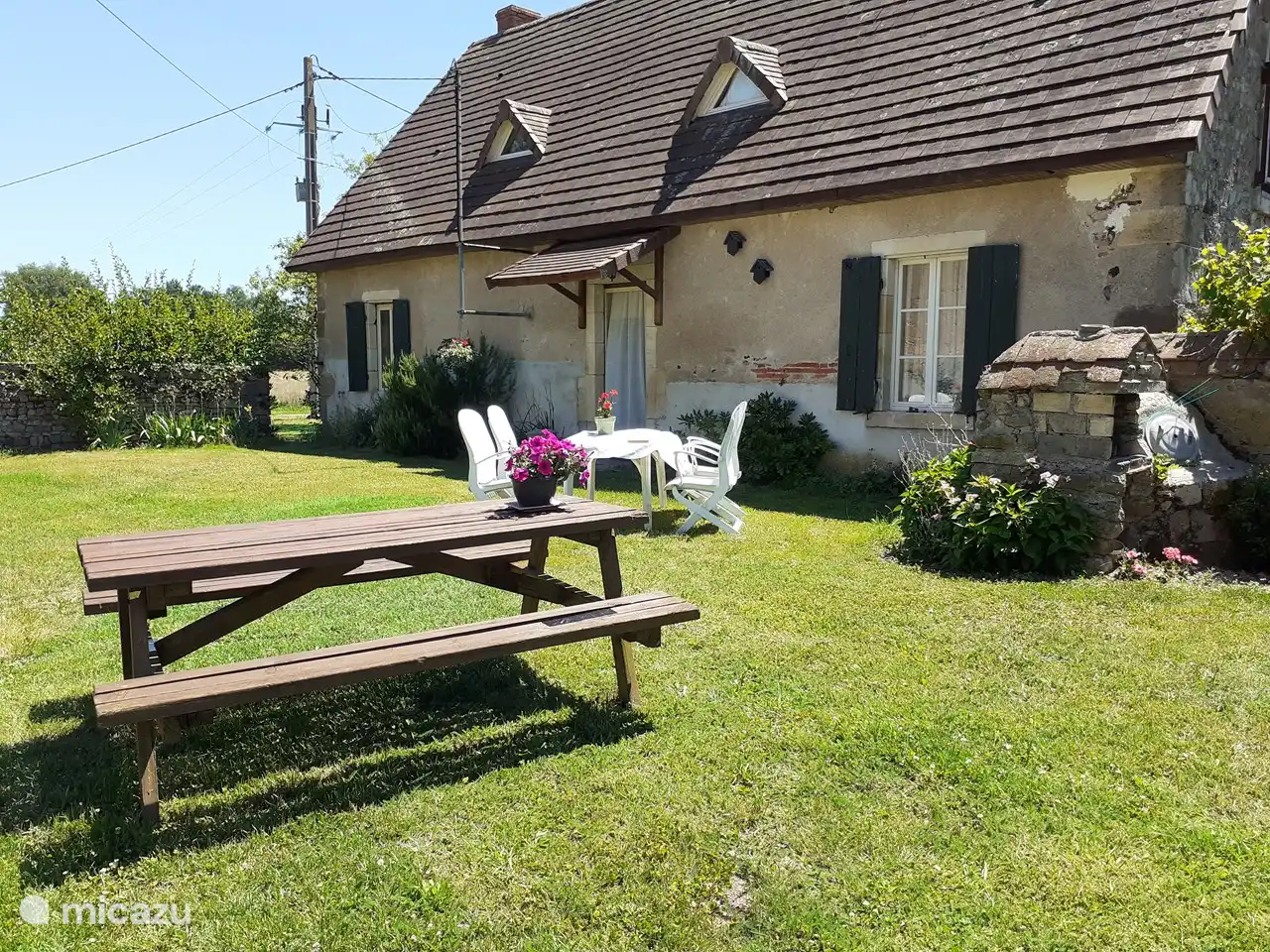 Acogedora sala de estar en el patio de les Bergeries