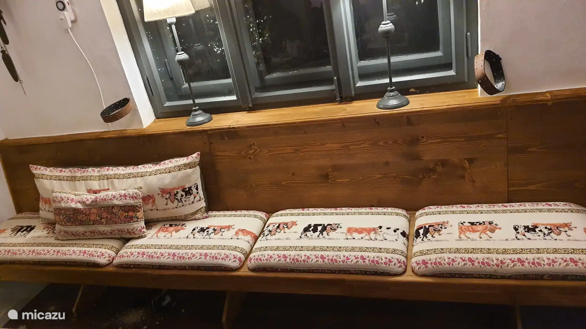 Nuevo banco de comedor en la sala de estar