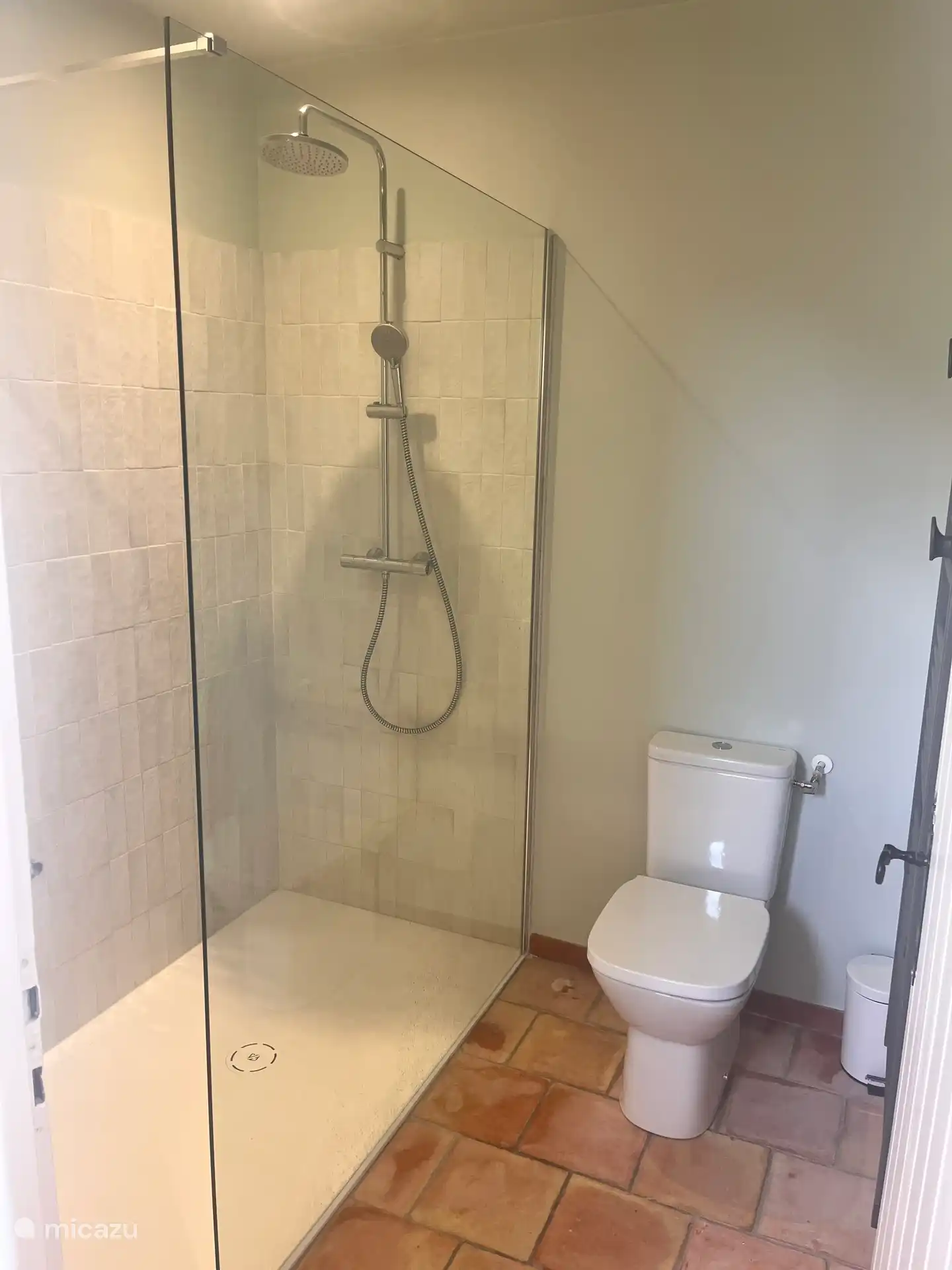 Duschraum mit eigenem Bad, Schlafzimmer 2