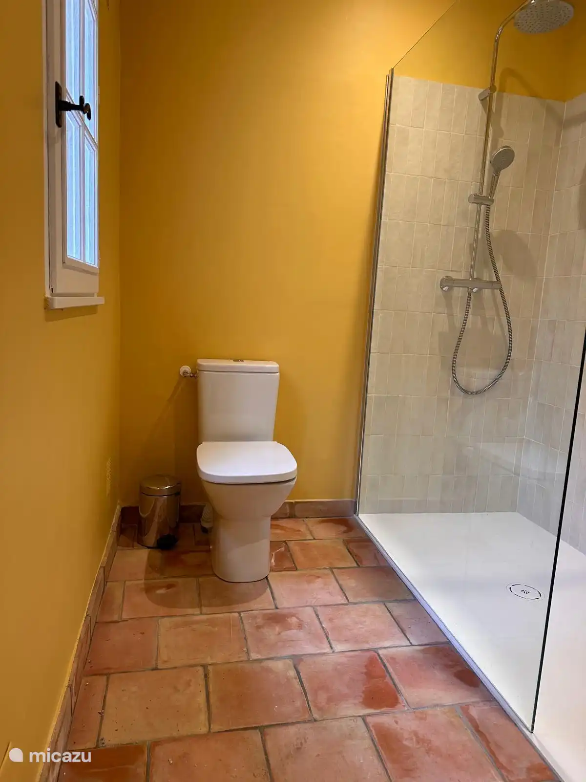 En-suite douche slaapkamer 1