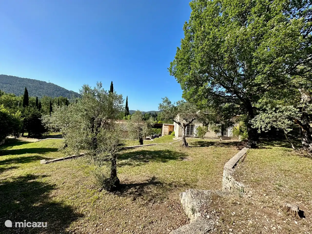 het huis van achter bezien
