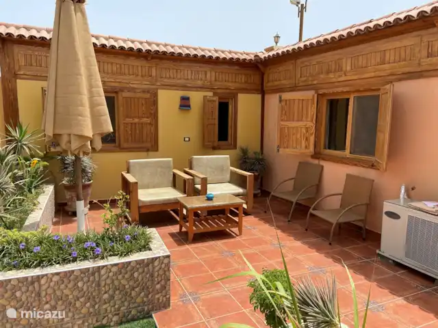 Voir Villa Appartements 4 pers chalet | Égypte, Mer Rouge , Hurghada - chalet Terrasse avec chaises
