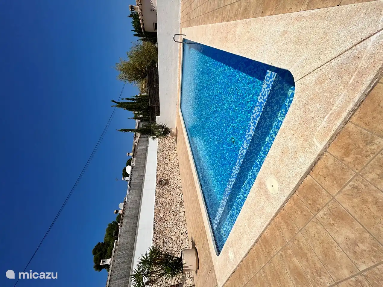 Piscine extérieure commune chauffée