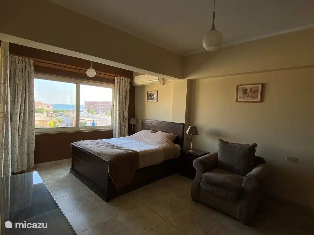 Spacious bedroom with a nice sea view.
2 person bed, armchair and large wardrobe.
Sideboard with hair dryer, ironing board and iron.
An extra bed can be placed here at an additional cost.