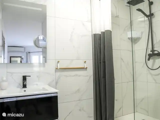 Appartement Casita Moraira | Espagne, Costa Blanca, Moraira - appartement Salle de bain avec douche, WC et lavabo