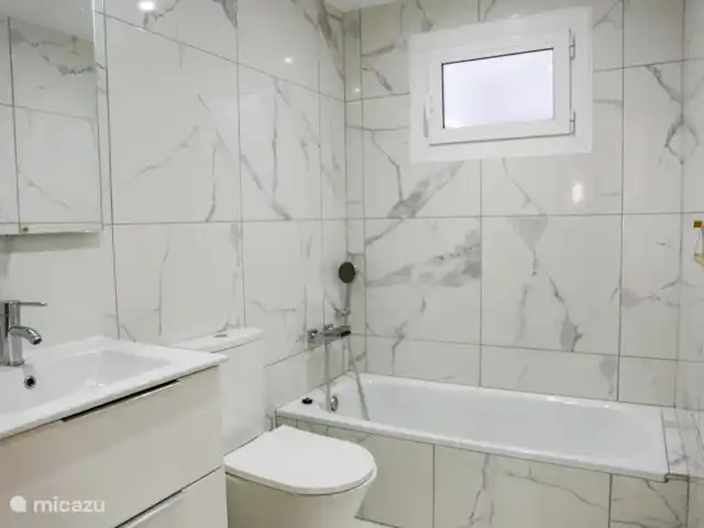 Appartement Casita Moraira | Espagne, Costa Blanca, Moraira - appartement Salle de bain avec baignoire, WC et lavabo