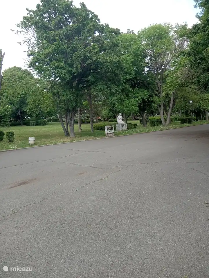 Een park, een van de vele waar je heerlijk kan ontspannen.