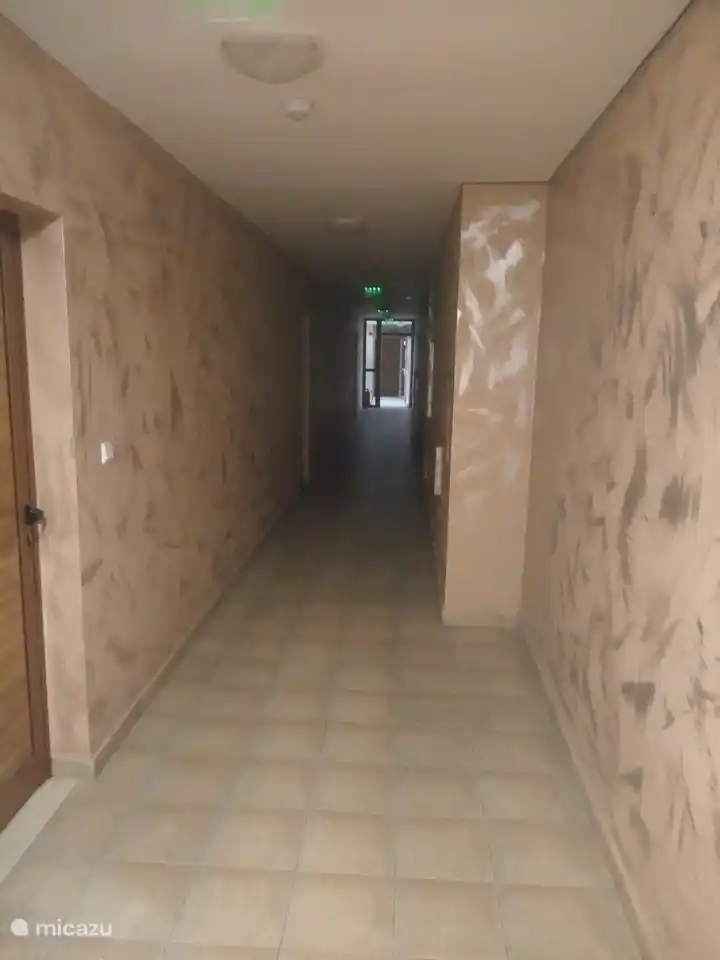 Één van de gangen die schoon en fris zijn